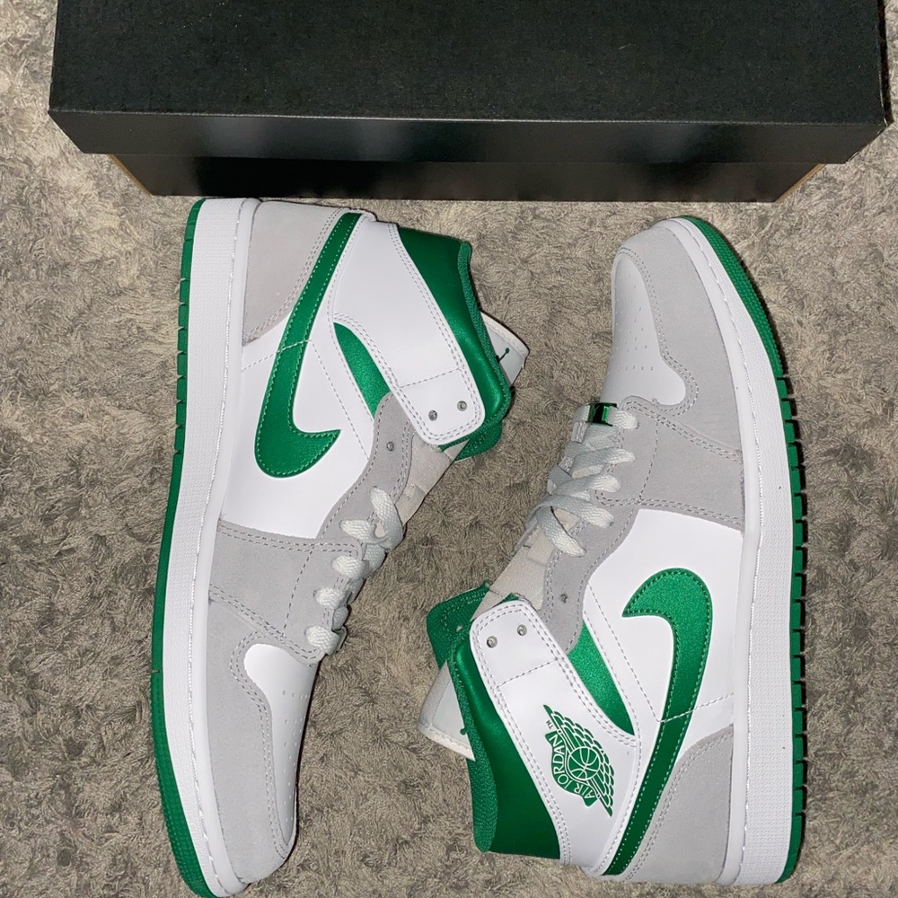 Air Jordan 1 Mid SE